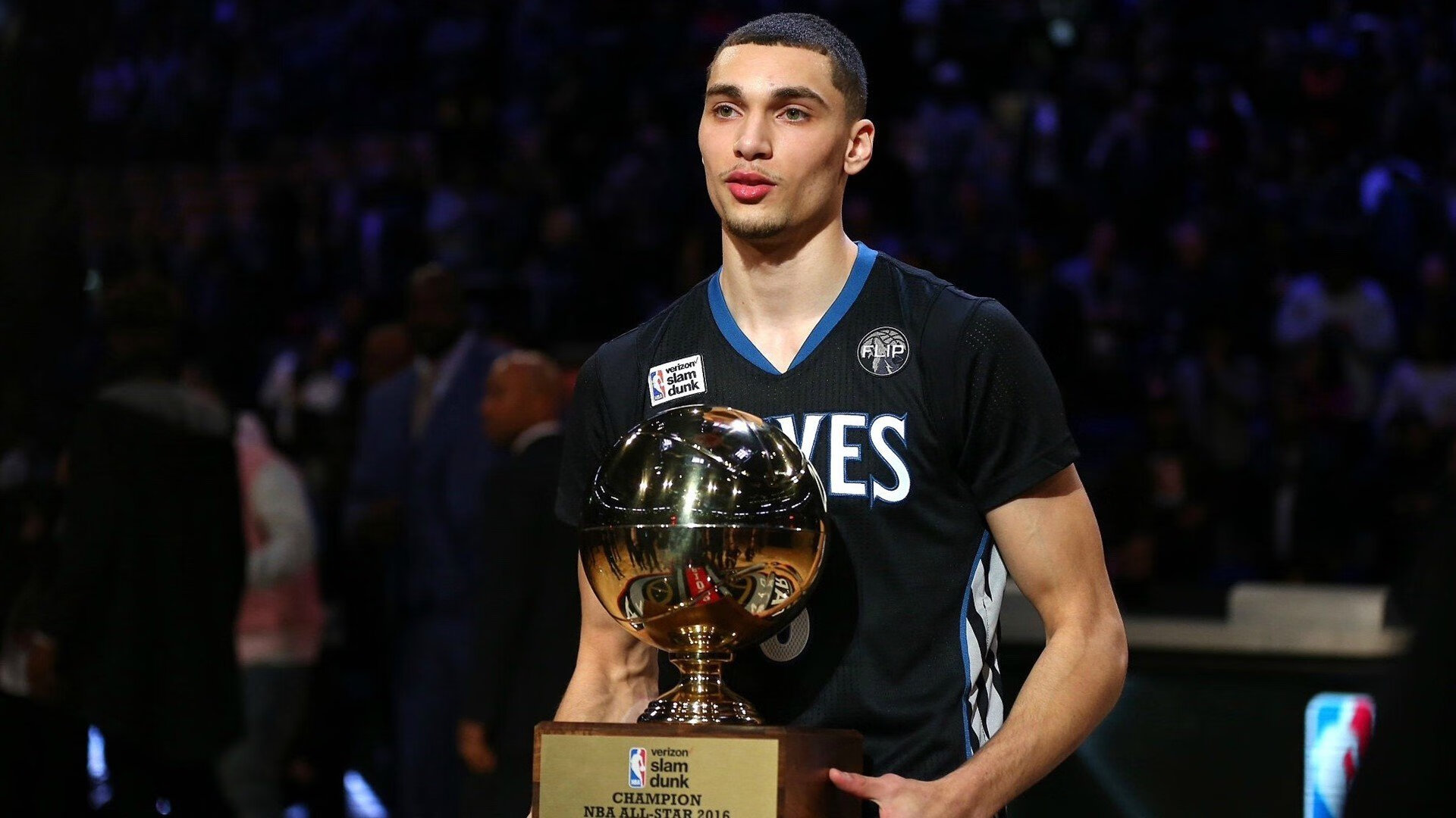 美女司仪：现场互动中的亮丽风景线，女司仪应该穿什么衣服