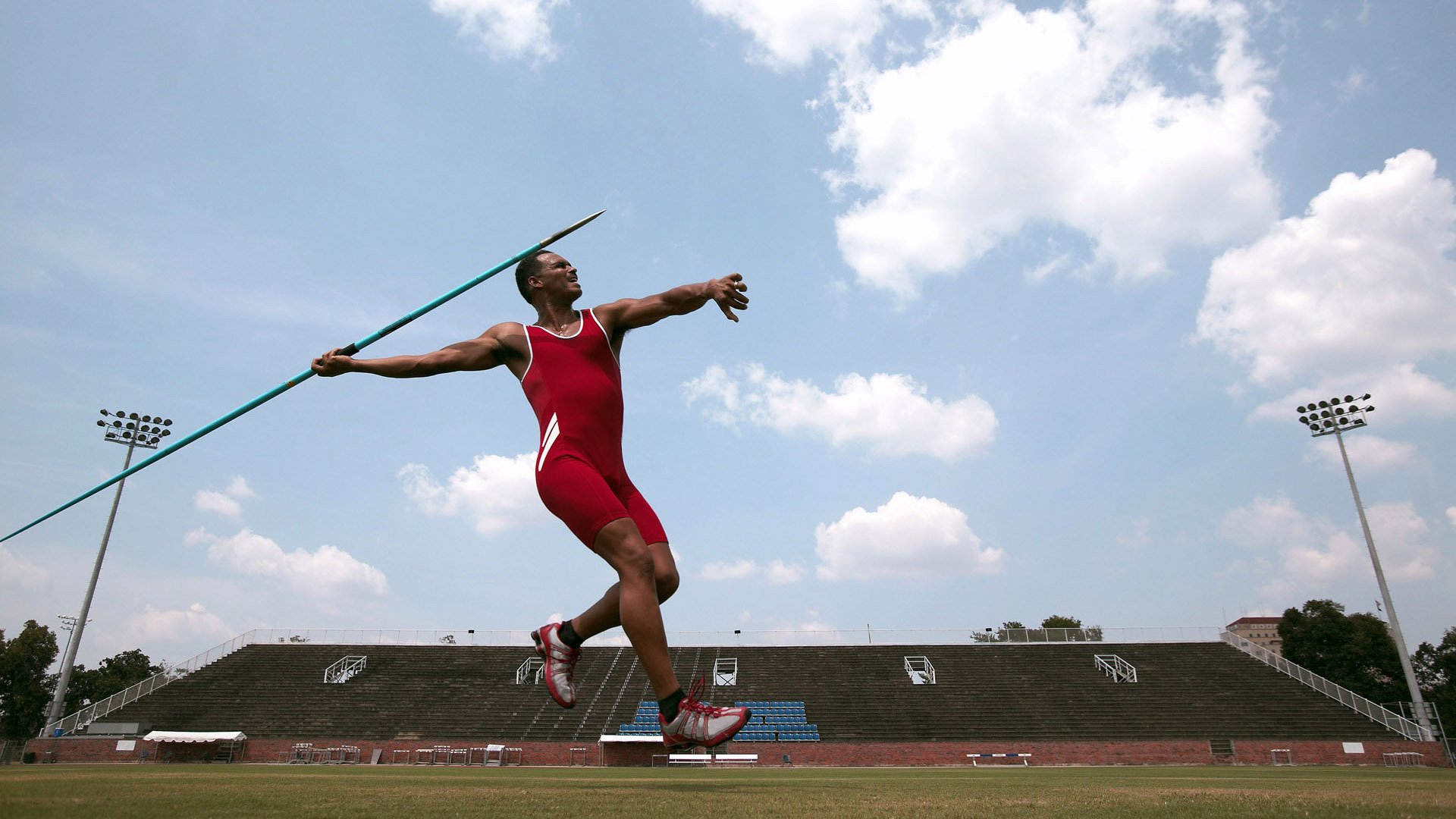 弗赖堡体能储备优秀支持高频进攻，弗赖堡位置